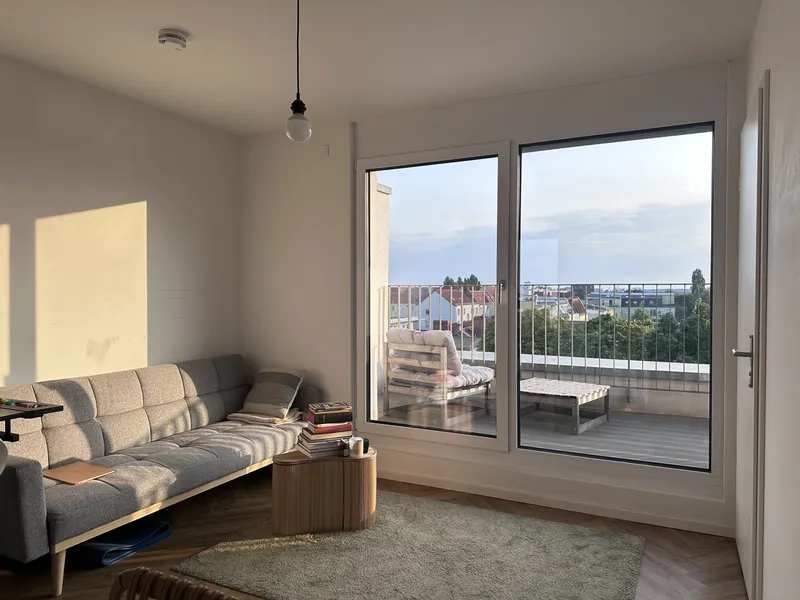 Kompakt wohnen in Adlershof: 1,5-Zimmer-Apartment mit Balkon — photo 1